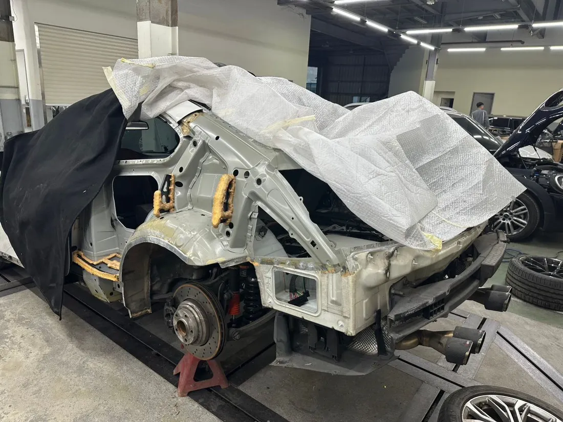 E92 M3 事故後在原廠維修