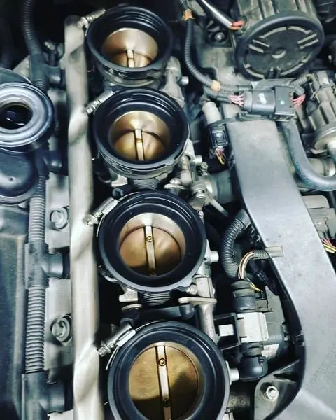E92 M3 S65 引擎的獨立節氣門